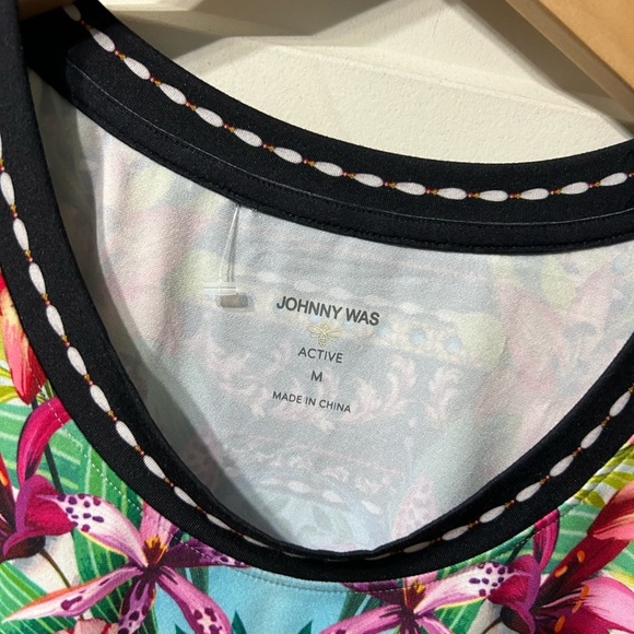 NWT Johnny Was Bee Active Muscle Tank in Miller Tigre Scarf Print - Picture 2 of 5